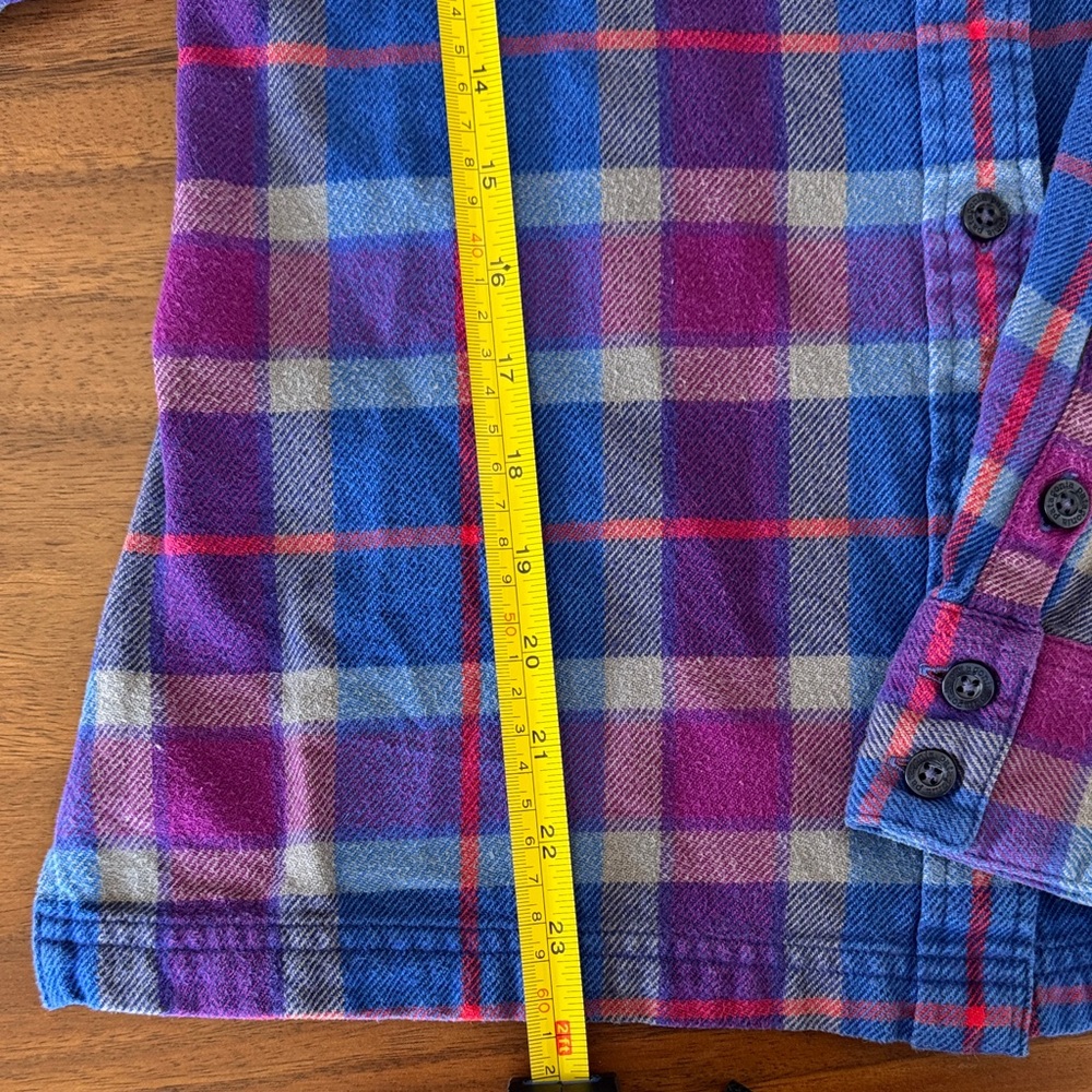 Patagonia Women’s Plaid Shirt in Blue and Pink - Picture 3 of 4